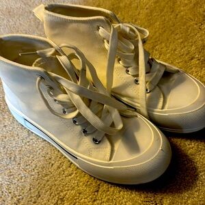 Women’s sz 6 Ardene white canvas high top sneakers